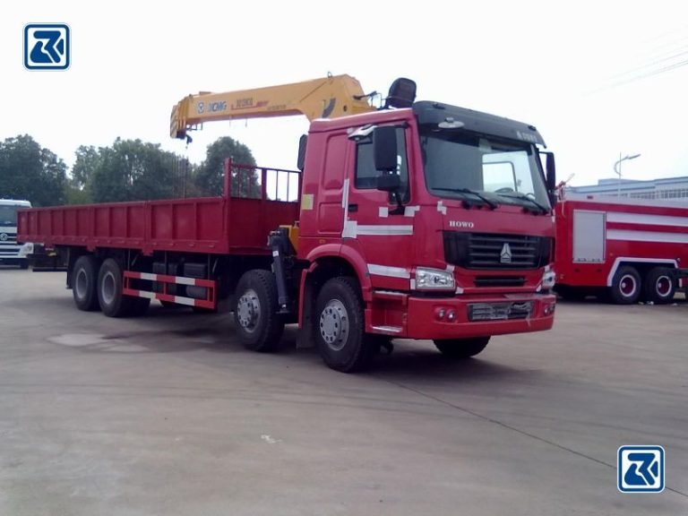 Side view of HOWO 8X4 Truck Mounted Crane with fully extended yellow crane