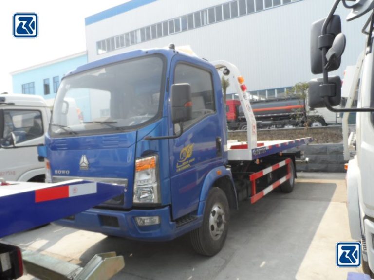 Blue HOWO 4X2 Light Duty Recovery Vehicle Durable platform and efficient design for light towing duties.