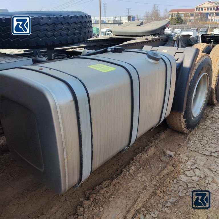 HOWO Tractor trailer Fuel tank