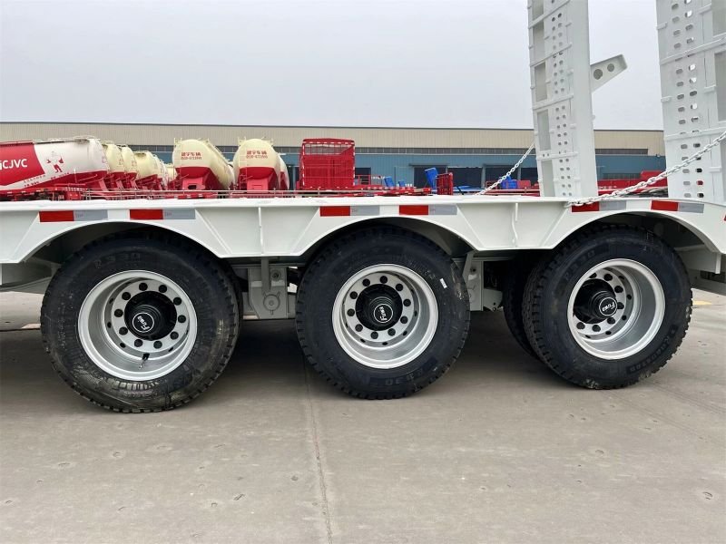 Lowboy vs RGN: Choosing the Right Trailer